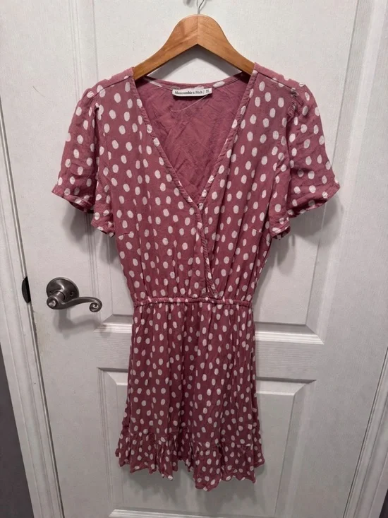 Abercrombie Mauve Polka Dot Mini Dress Cottagecore Ruffle Hem V Neck Size M - Picture 2 of 5